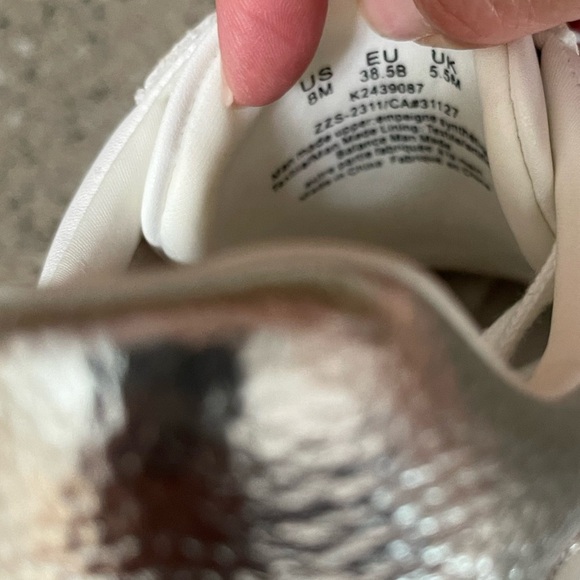 DKNY Women’s Size 8 Abeni Lace up White and Silver Sneakers - Picture 9 of 9